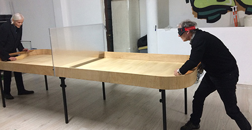 Showdowntable playing1