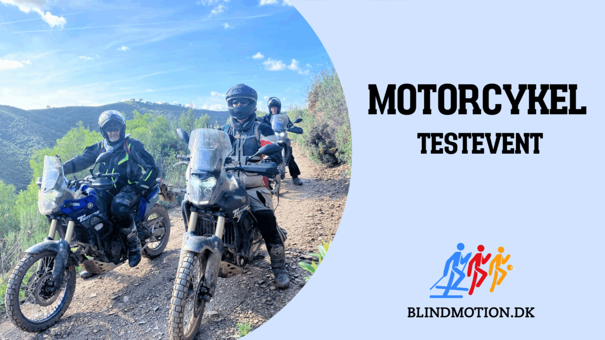 Overskrit: Motorcykel testevent 3 motocykelkører på toppen af et bjerg. Blindmotion logo
